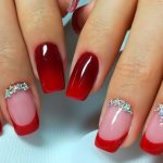 Френч со стразами – модные тенденции для коротких и длинных ногтей