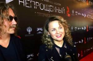 Игорь Николаев с женой на премьере фильма «Непрощенный» в 2020 году