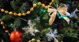 Игрушки и украшения на новогодней елкеНовогодняя елка