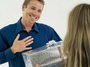 Как научить мужа дарить подарки: 6 советов психолога