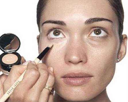 Как замаскировать мешки под глазами с помощью макияжа