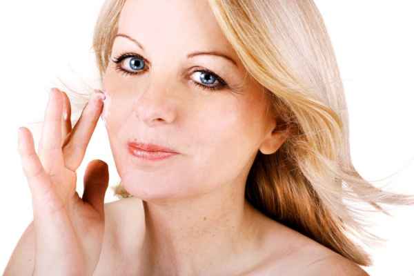 Как замаскировать мешки под глазами с помощью макияжа