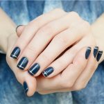 manicure with stripes