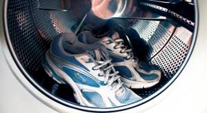 Можно ли стирать обувь в стиральной машине автомат: материалы, которые не пострадают