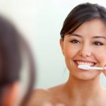 Уход за зубами и деснами зубная щётка
