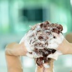 Вредно ли каждый день мыть волосы
